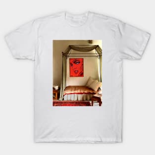 Crimson utopian room T-Shirt